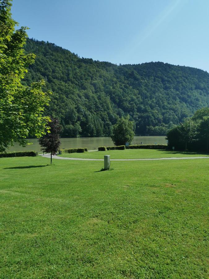 Gasthof Zum Heiligen Nikolaus Haibach ob der Donau Zewnętrze zdjęcie